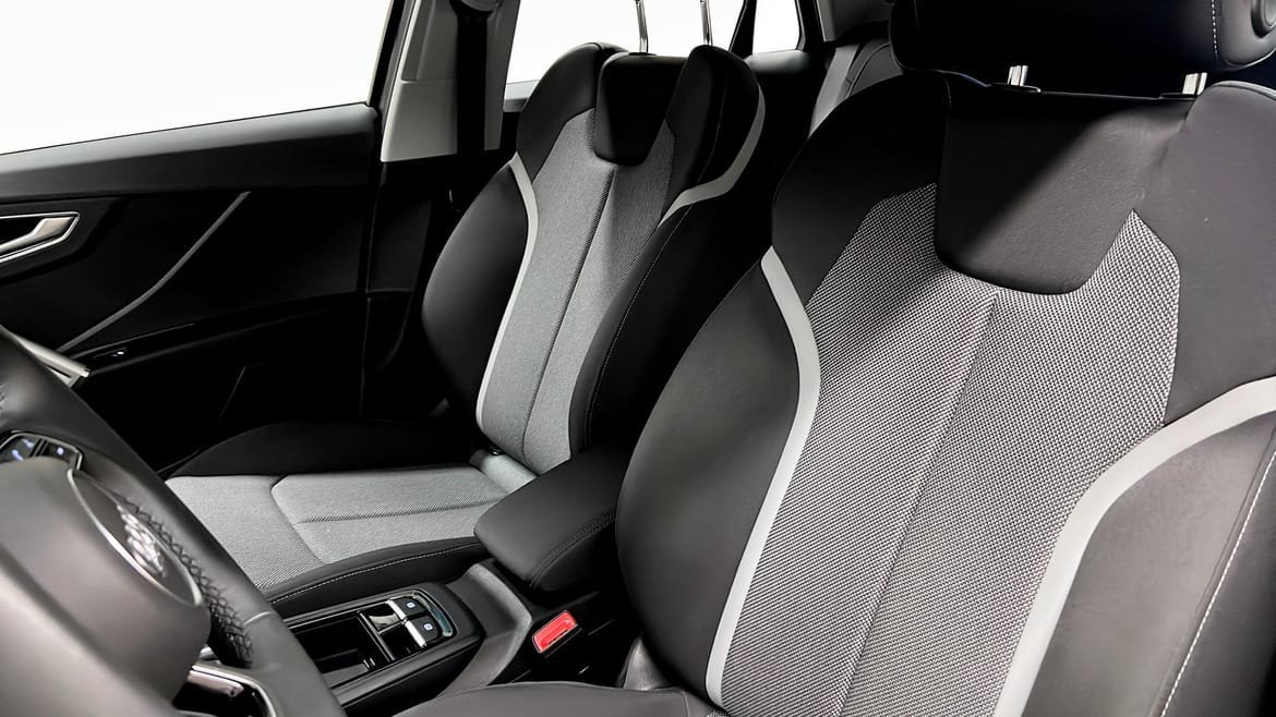 Vehicle Image 8