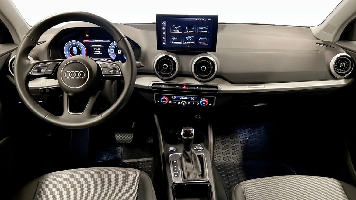Vehicle Image 10