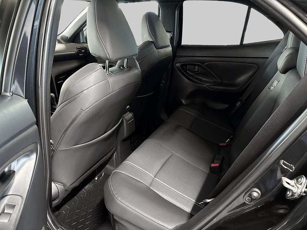 Vehicle Image 10