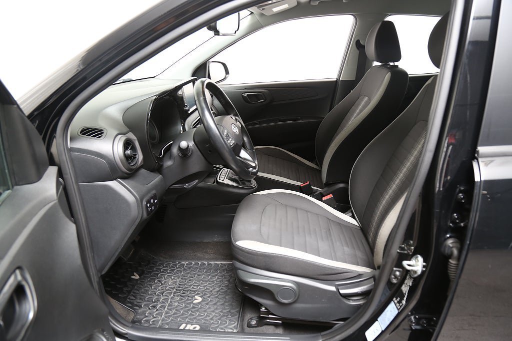 Vehicle Image 10