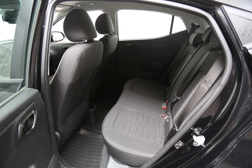 Vehicle Image 23