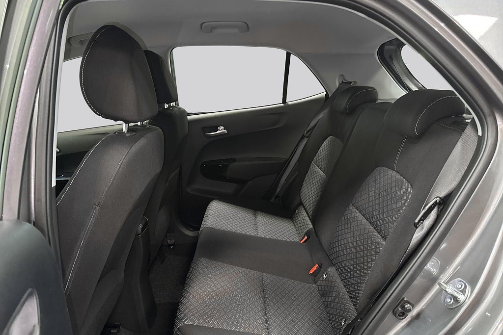 Vehicle Image 16