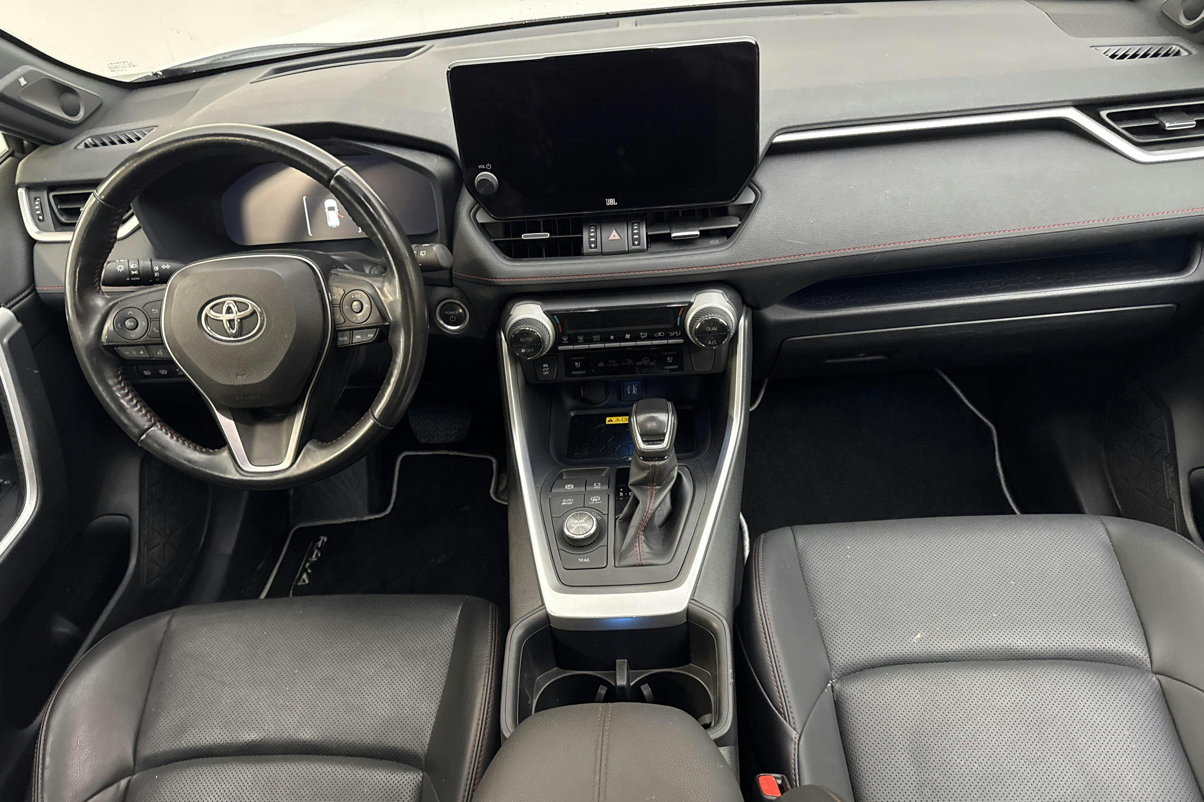 Vehicle Image 6