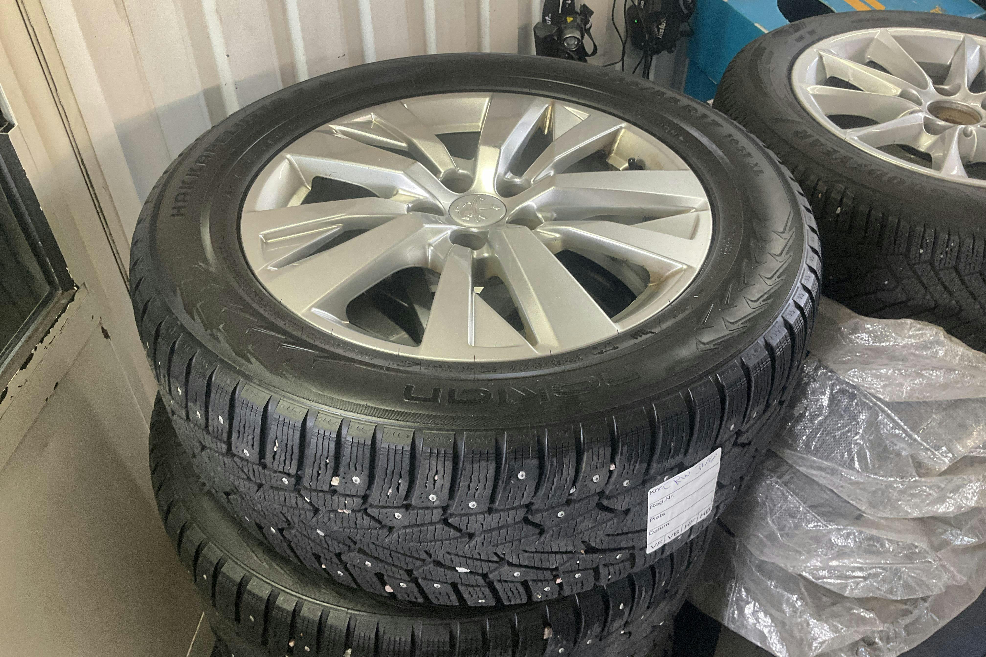 Vehicle Image 12