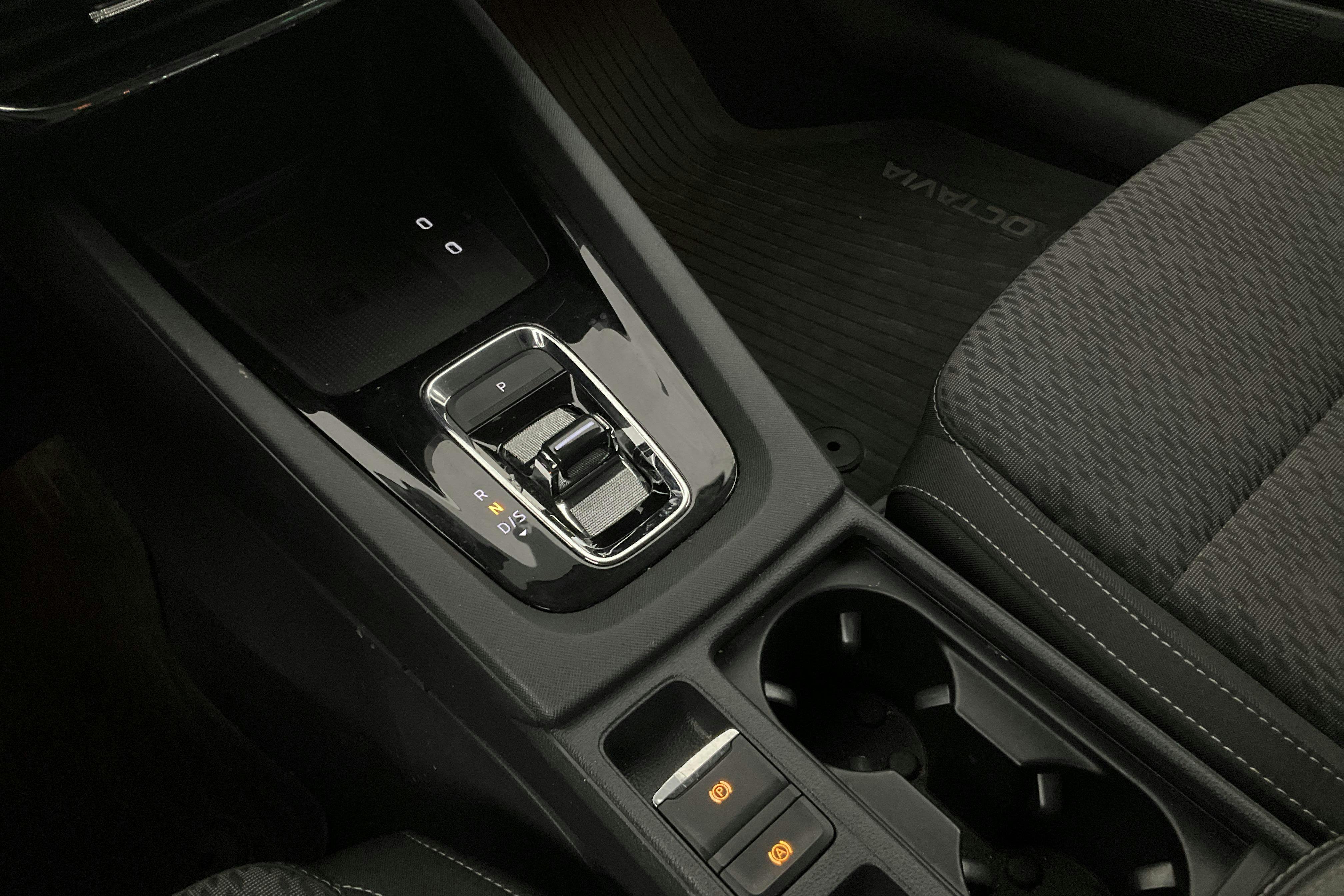 Vehicle Image 15