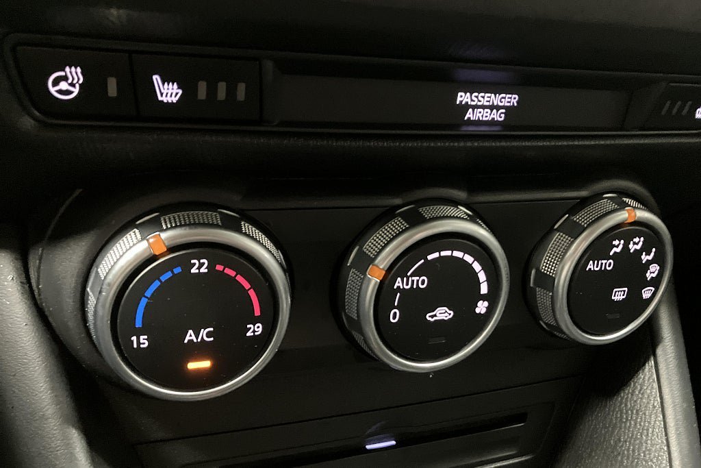 Vehicle Image 25