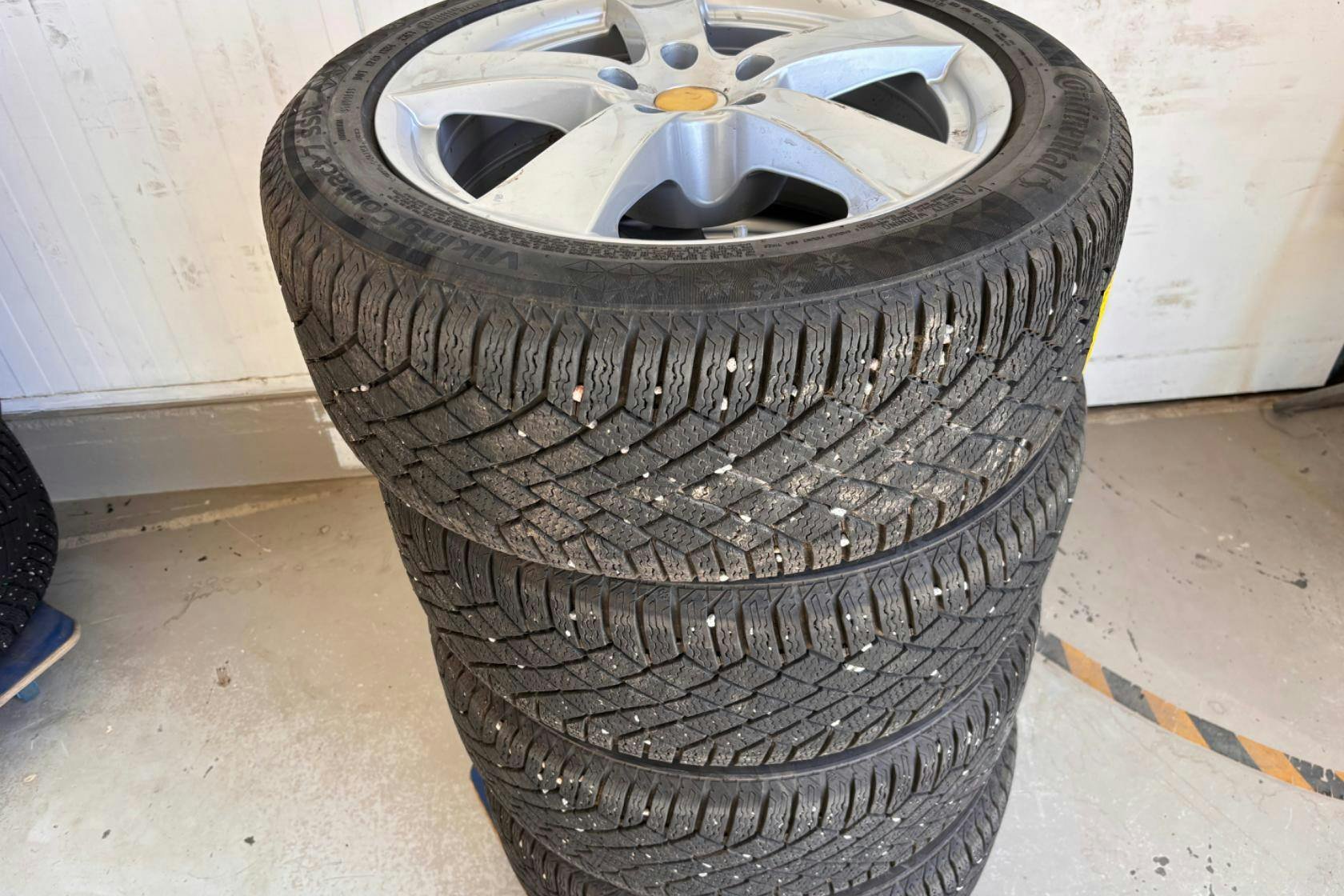 Vehicle Image 21