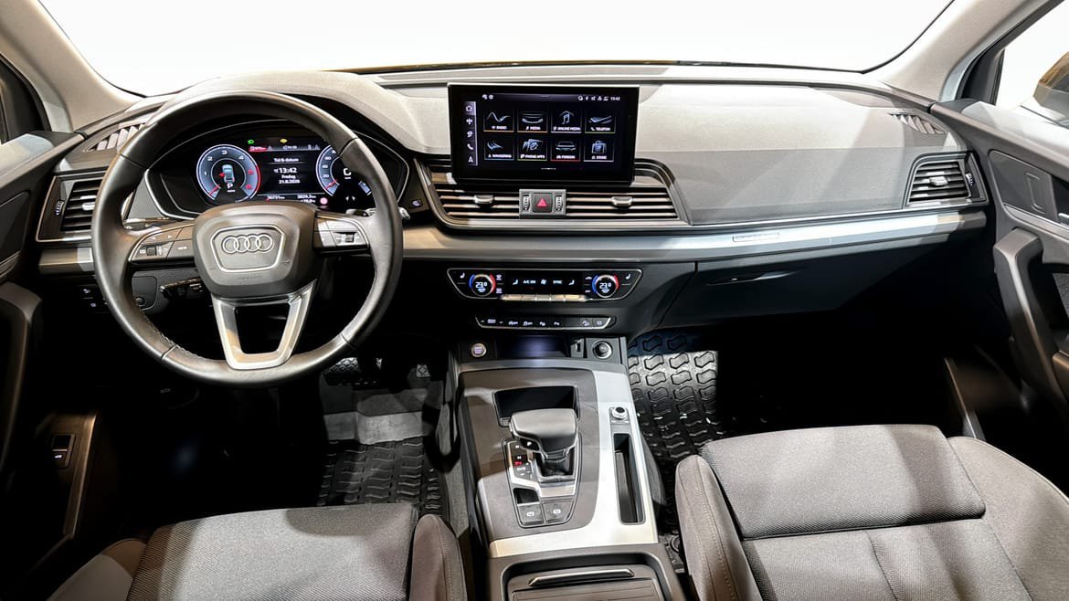 Vehicle Image 10