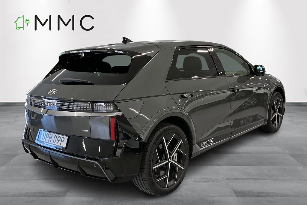 Vehicle Image 4