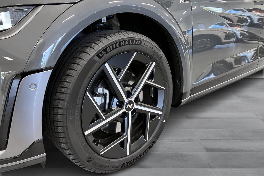 Vehicle Image 9