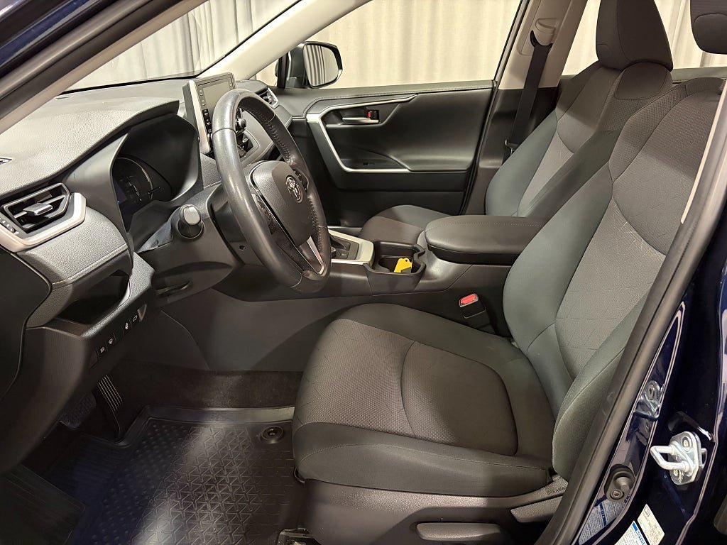 Vehicle Image 9