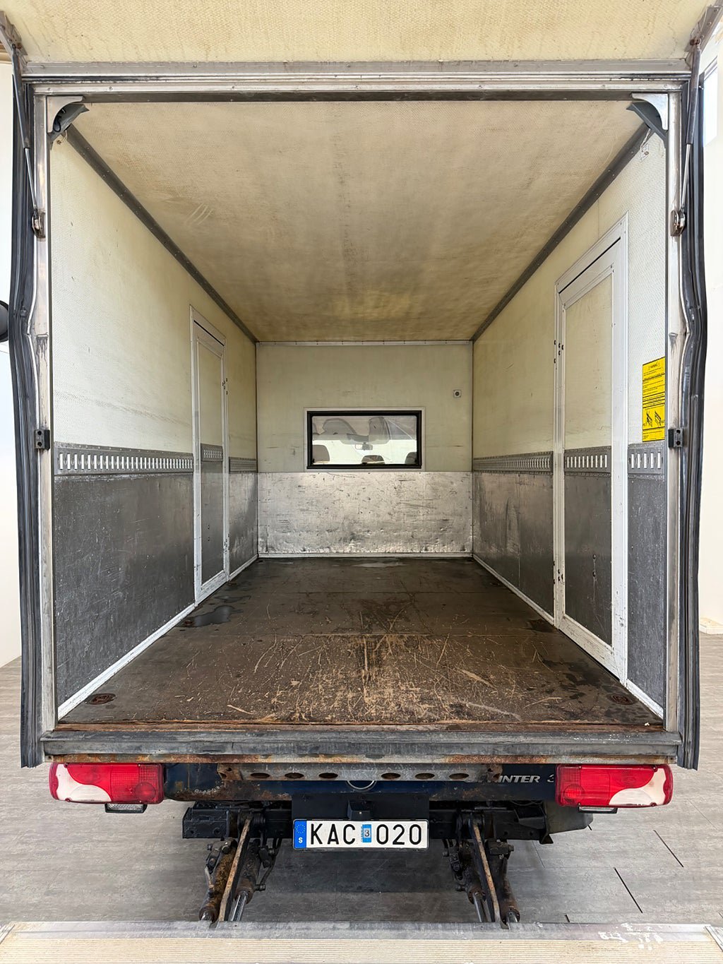 Vehicle Image 8