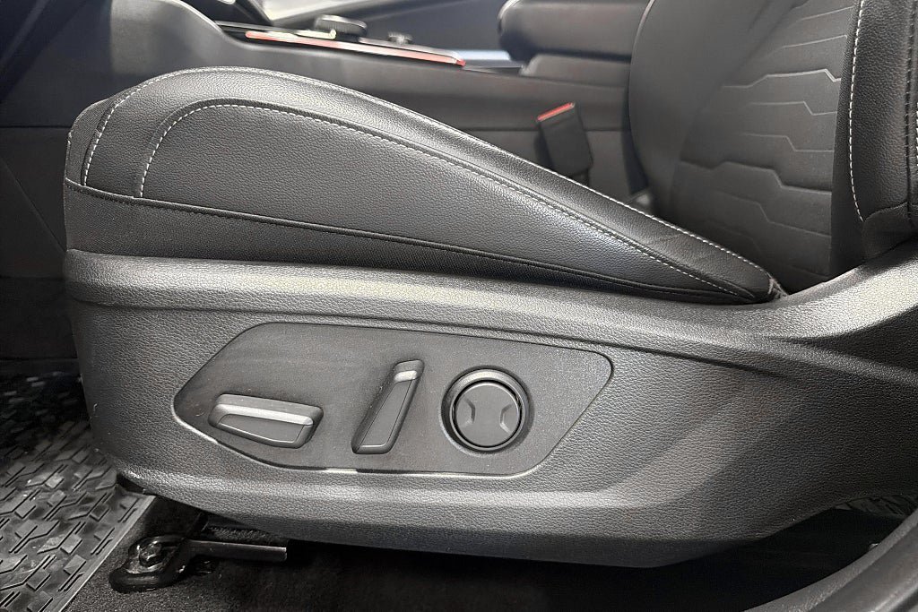 Vehicle Image 16