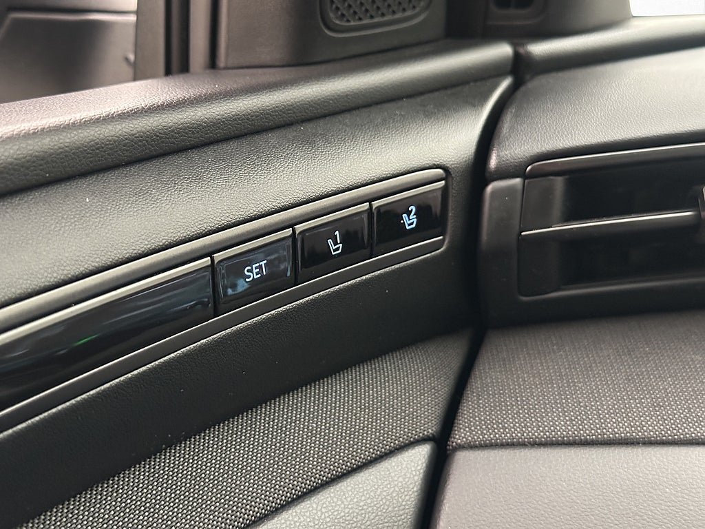 Vehicle Image 34