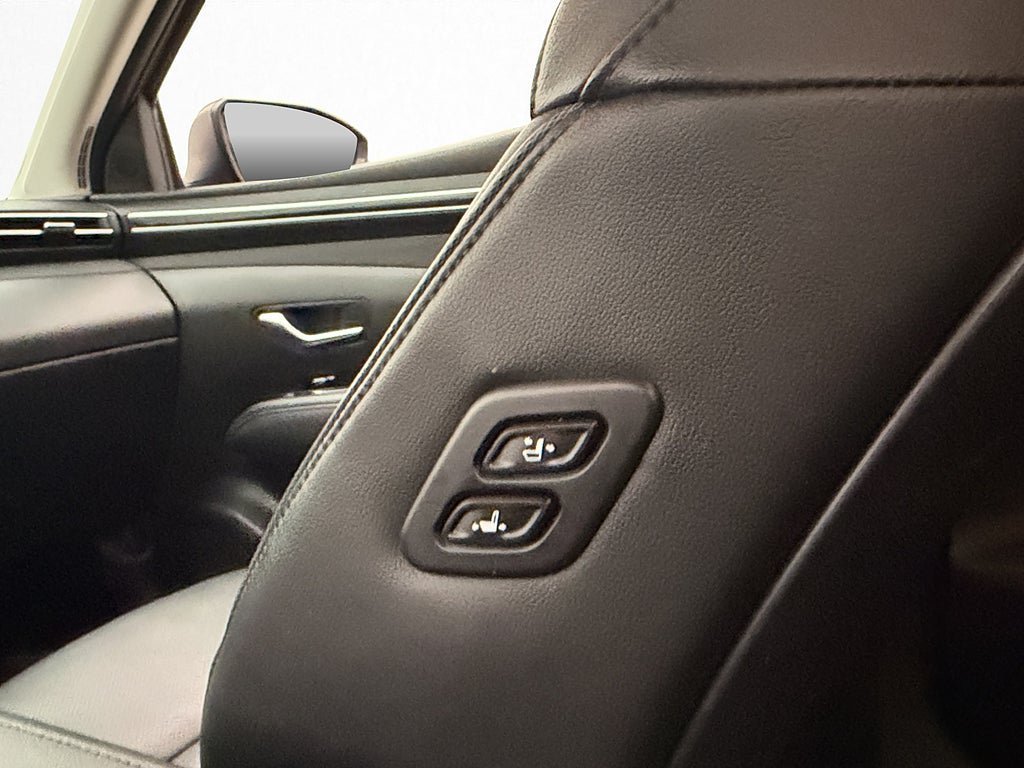 Vehicle Image 26