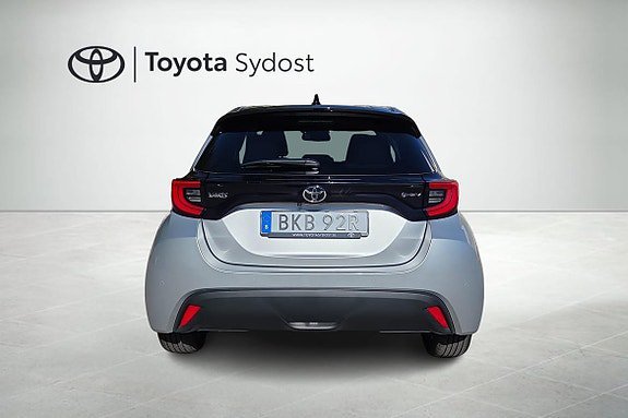 Vehicle Image 5
