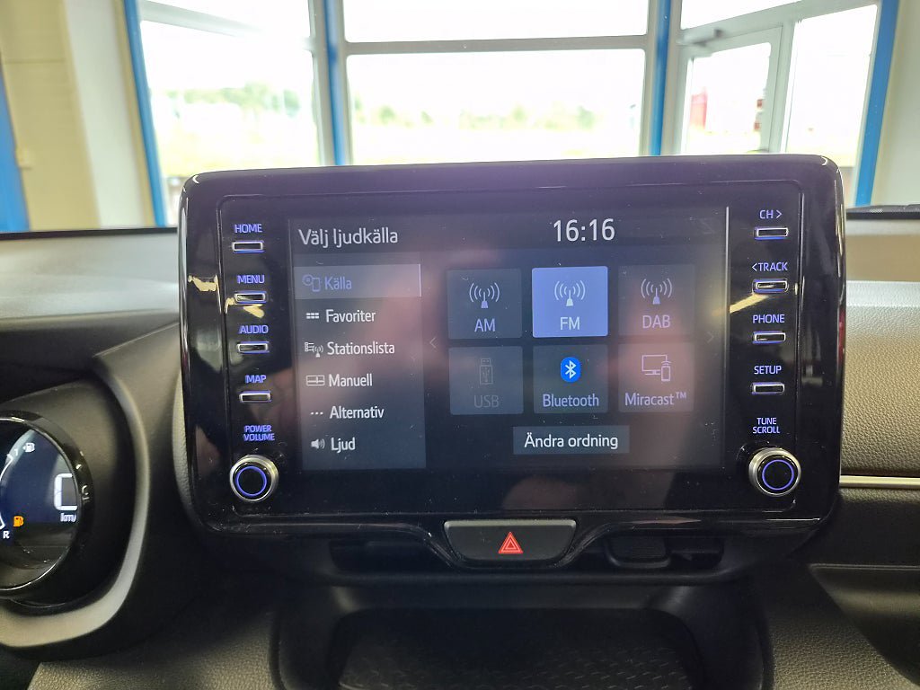 Vehicle Image 12