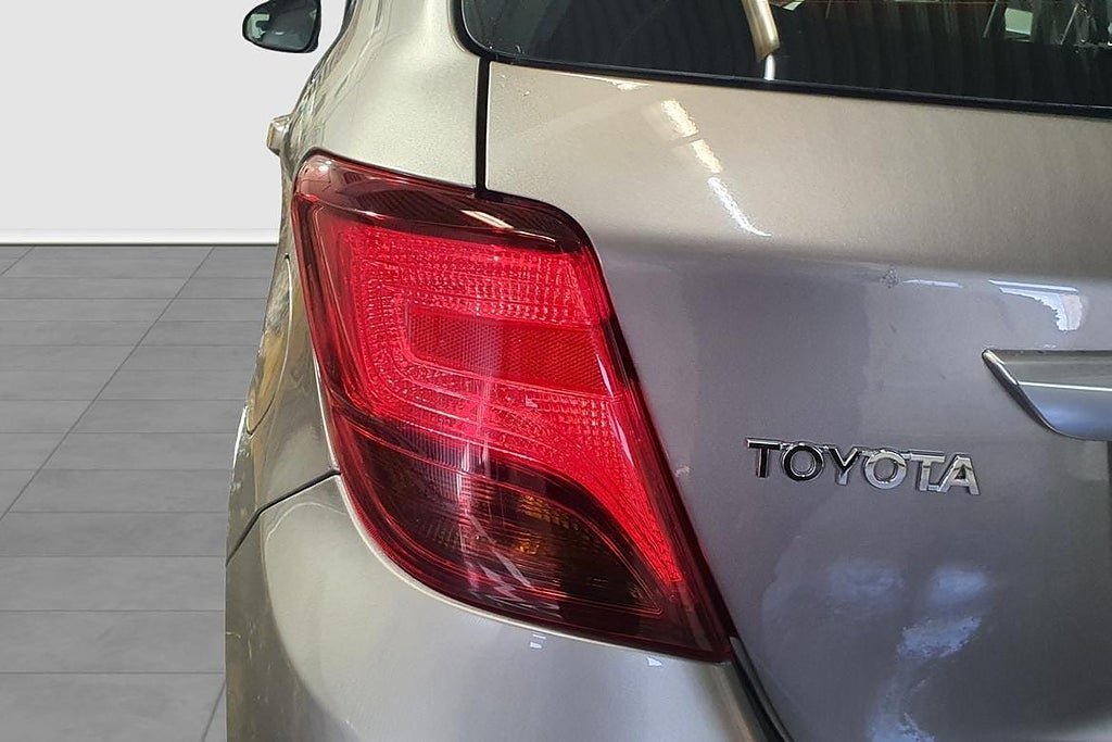 Vehicle Image 11