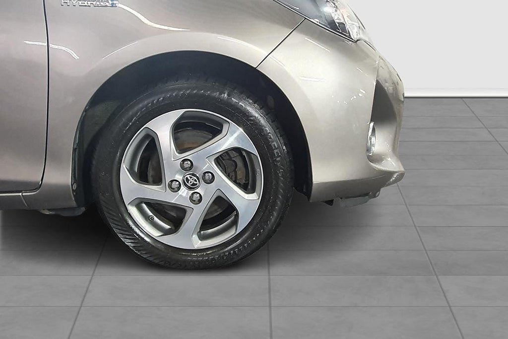 Vehicle Image 12