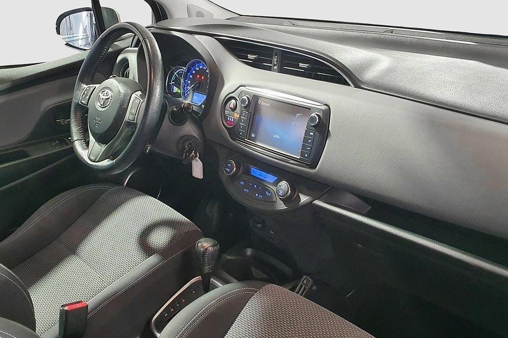 Vehicle Image 16