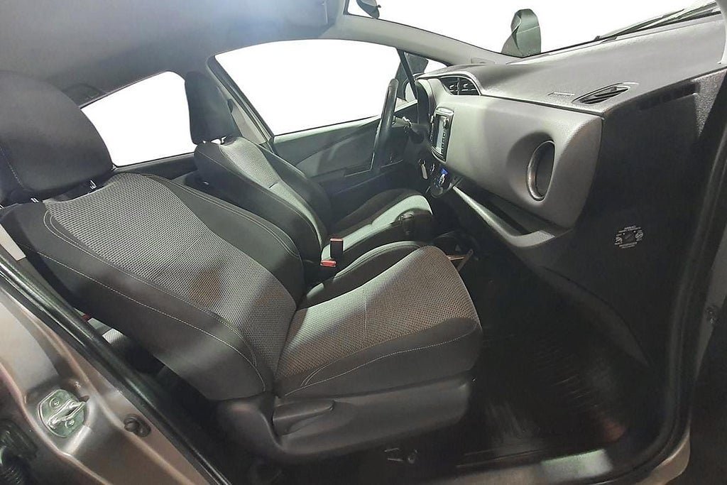 Vehicle Image 17