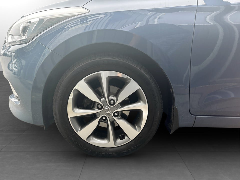 Vehicle Image 14