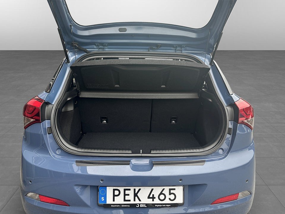 Vehicle Image 16