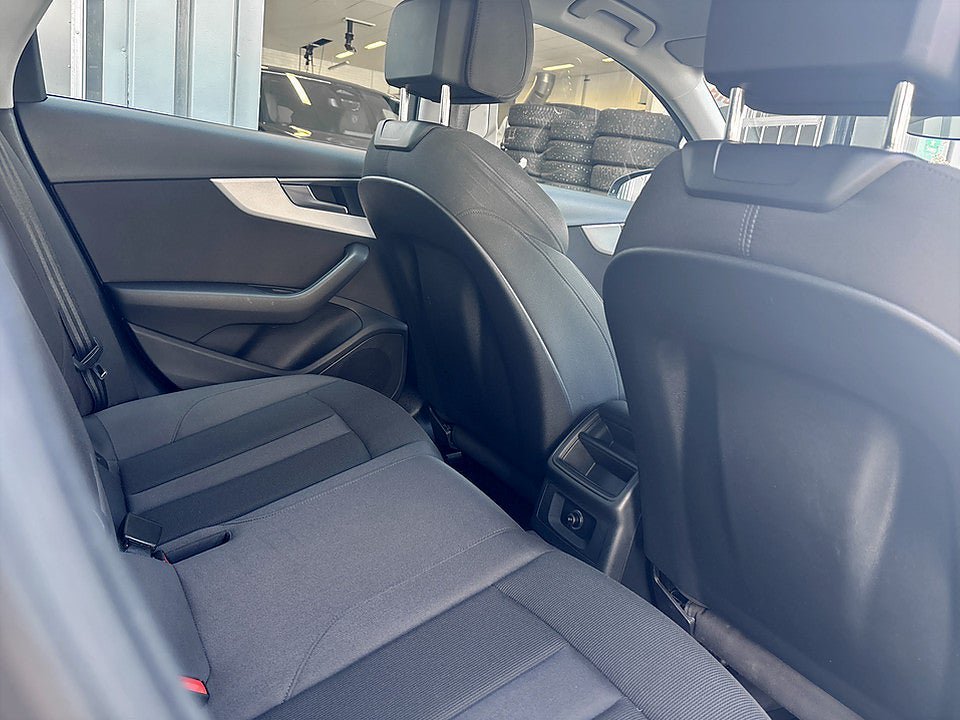 Vehicle Image 13