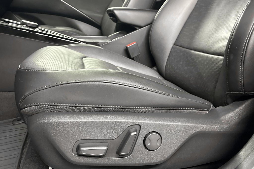 Vehicle Image 14