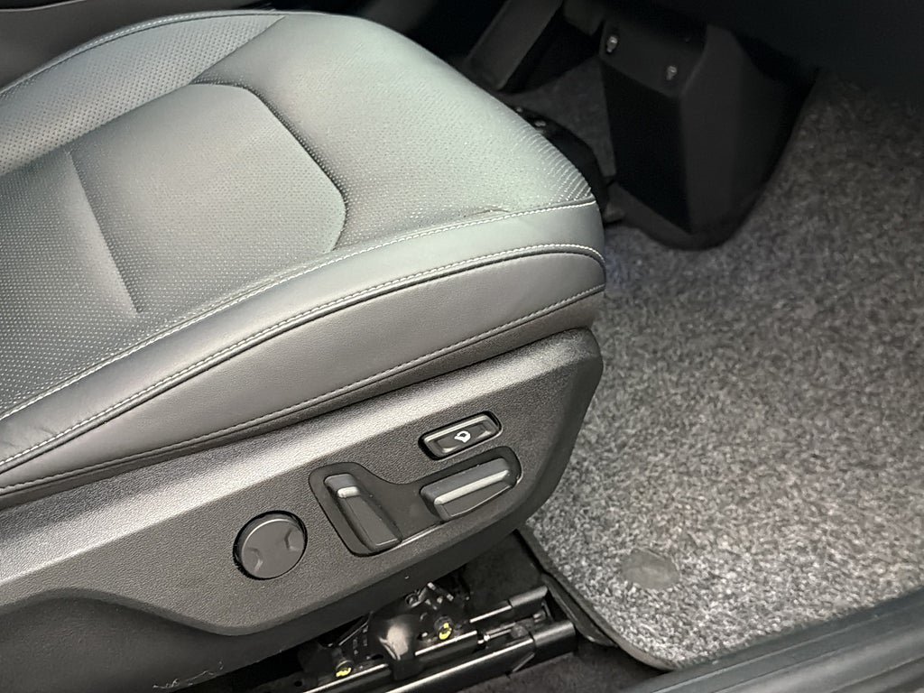 Vehicle Image 23