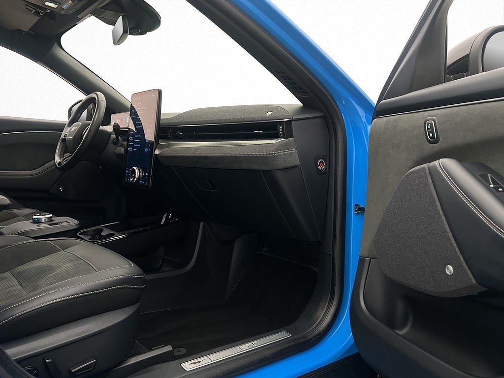 Vehicle Image 28