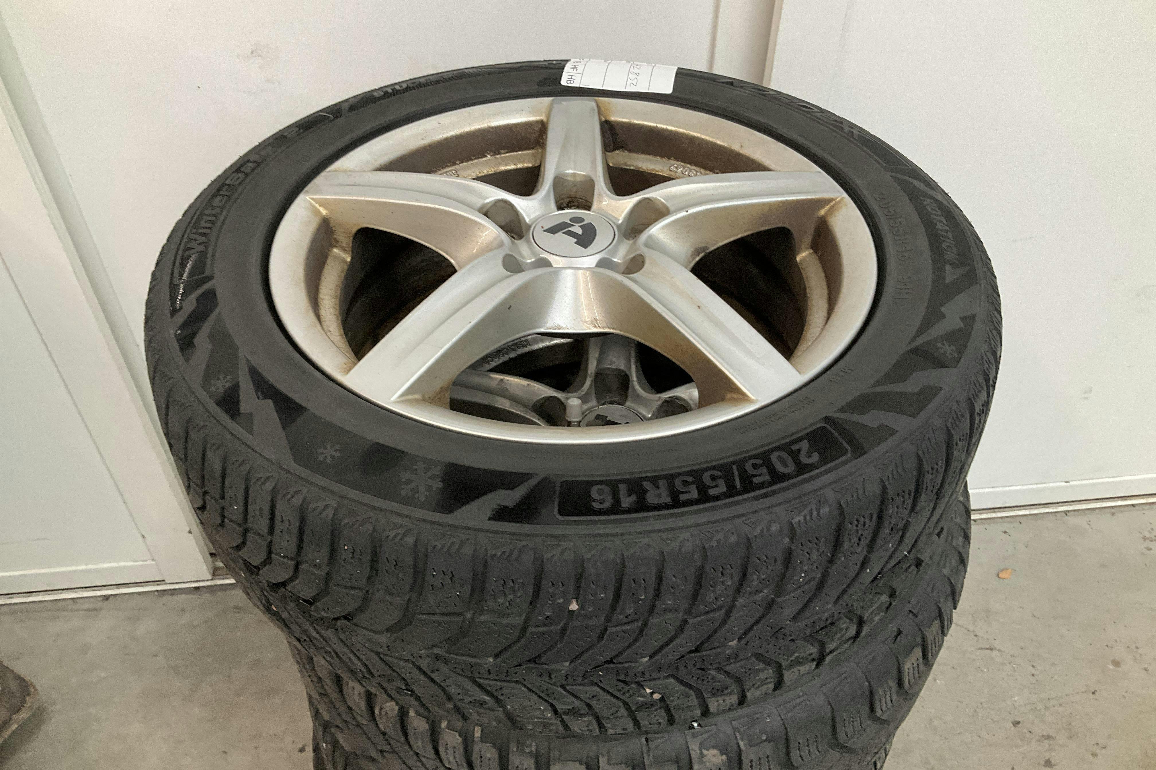 Vehicle Image 13