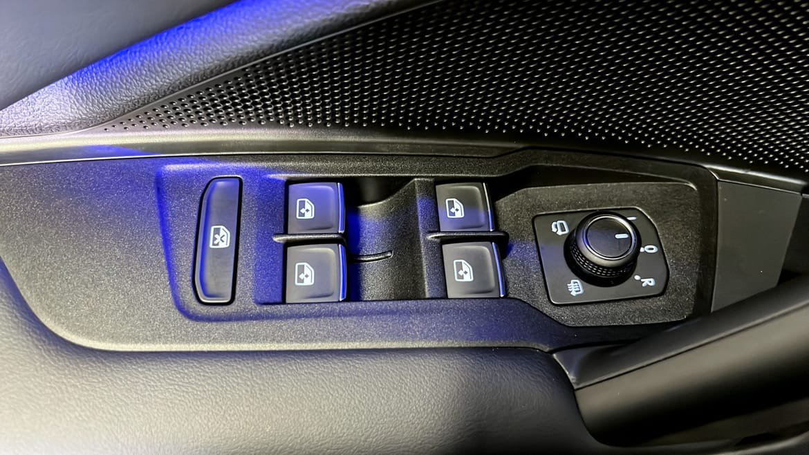 Vehicle Image 23