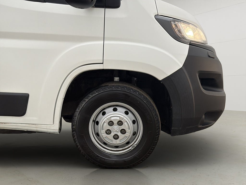 Vehicle Image 32