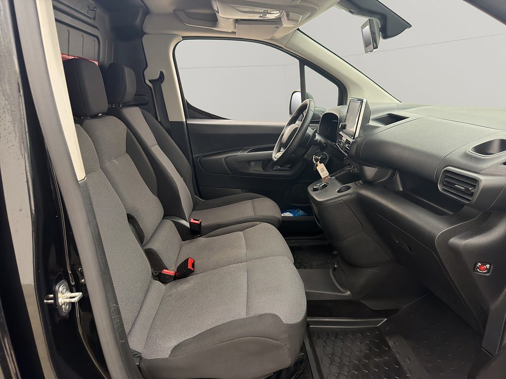 Vehicle Image 23