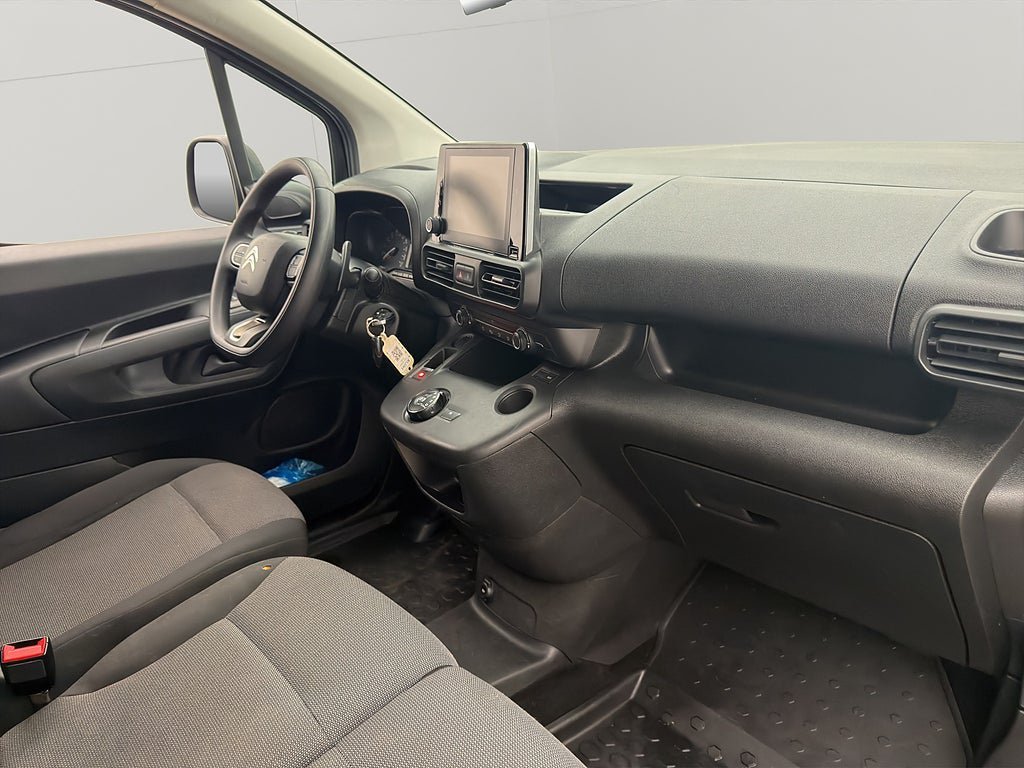 Vehicle Image 24