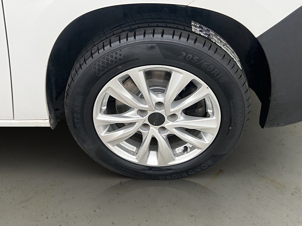 Vehicle Image 28
