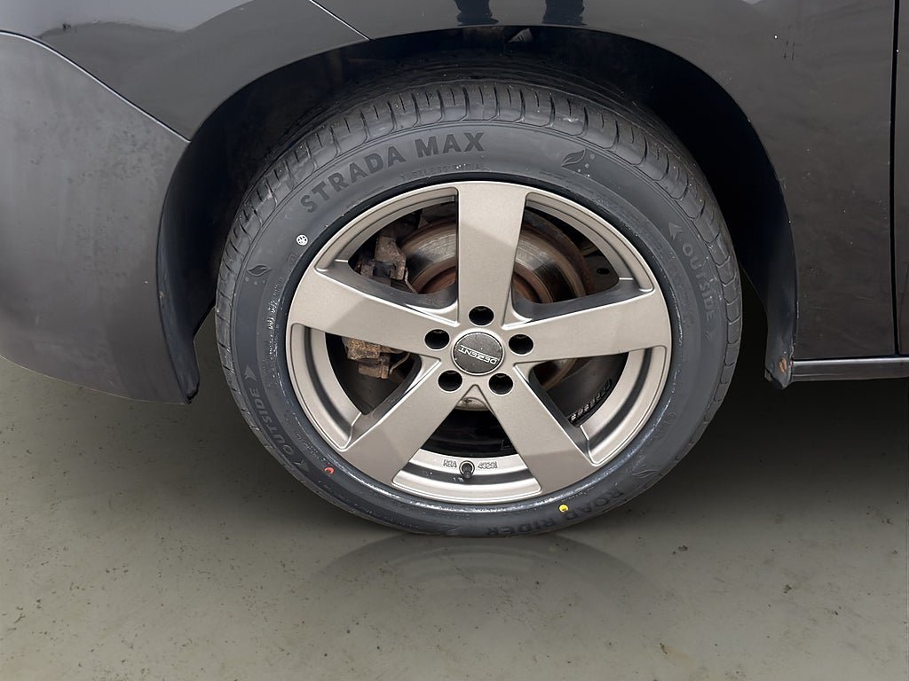 Vehicle Image 25