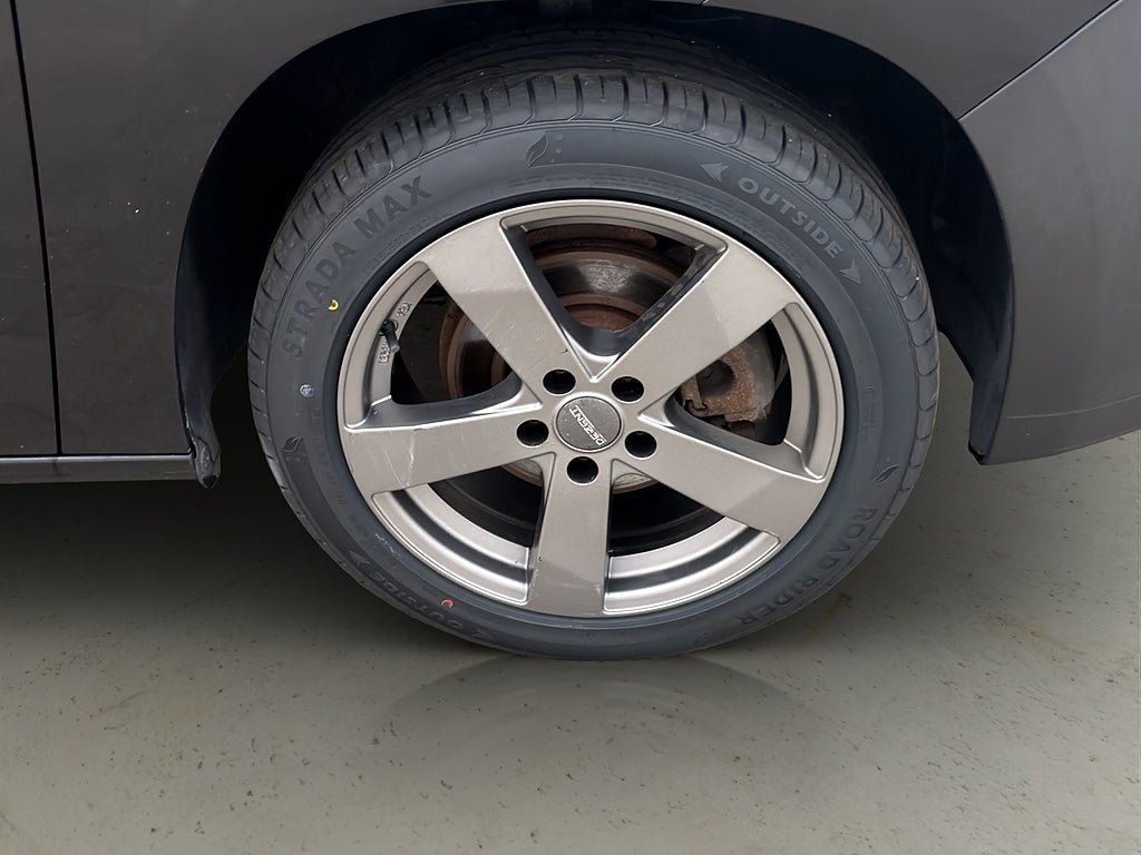 Vehicle Image 28