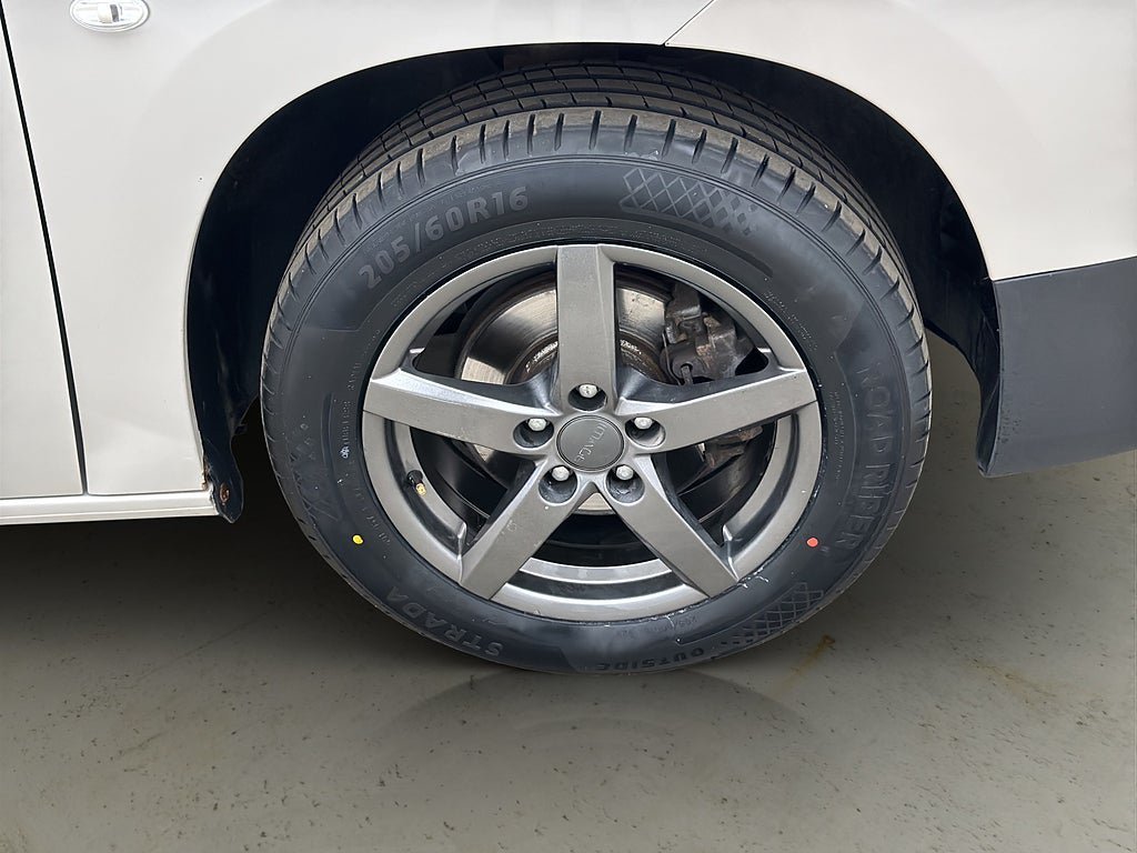 Vehicle Image 32