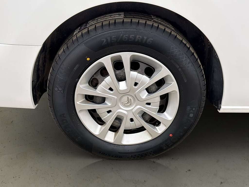 Vehicle Image 35