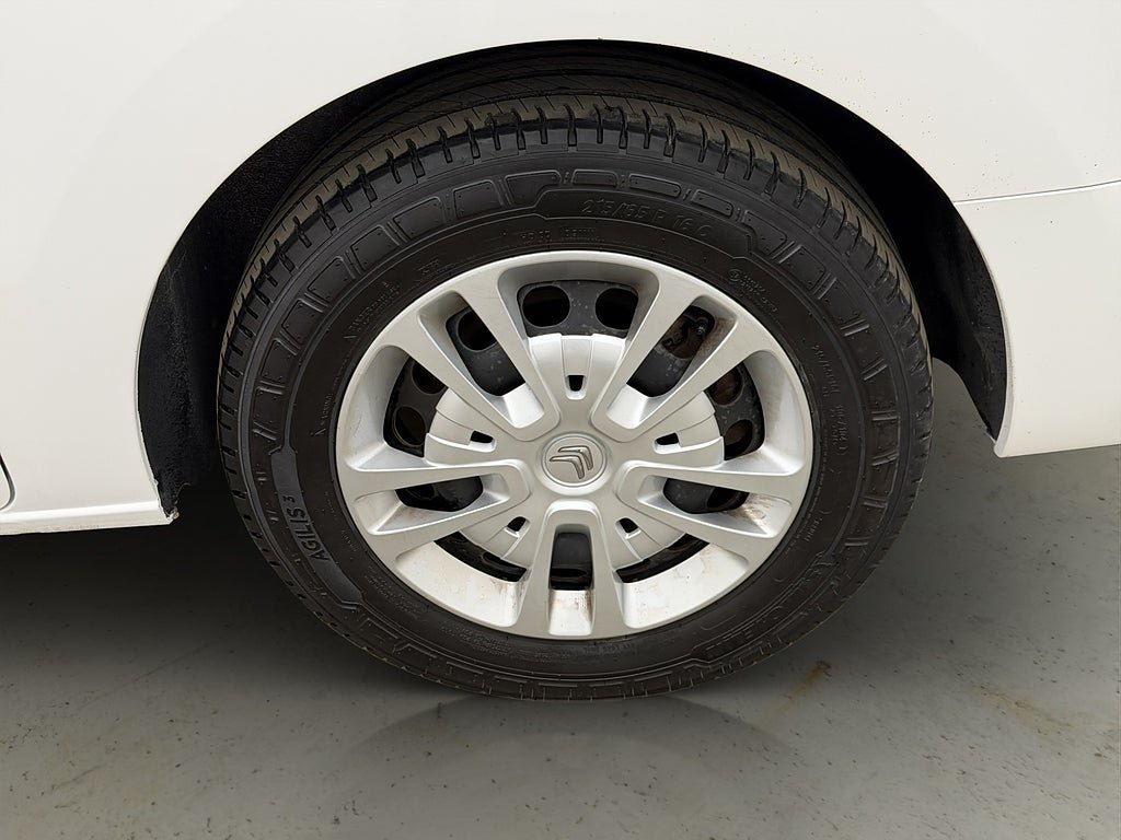 Vehicle Image 32