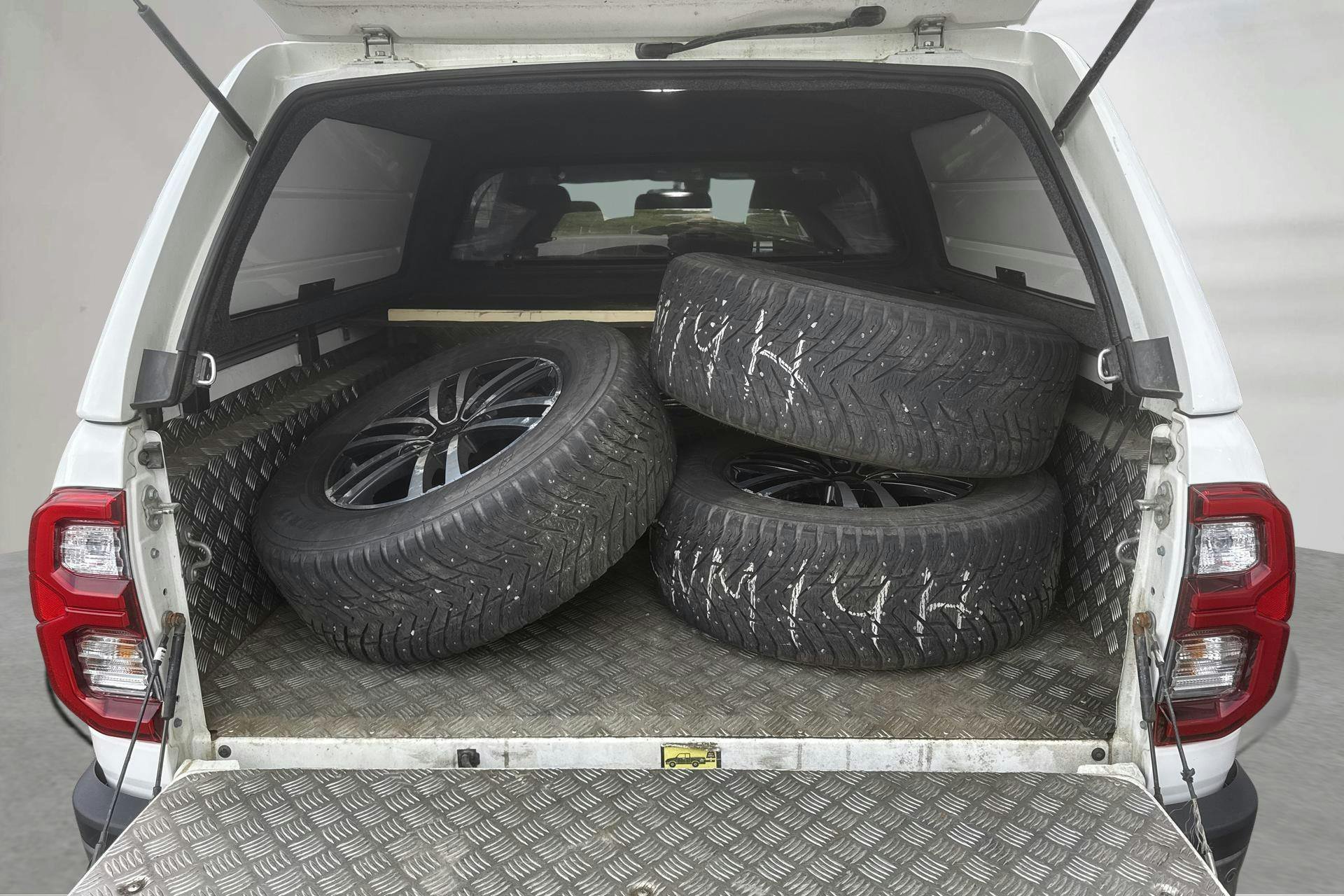 Vehicle Image 9