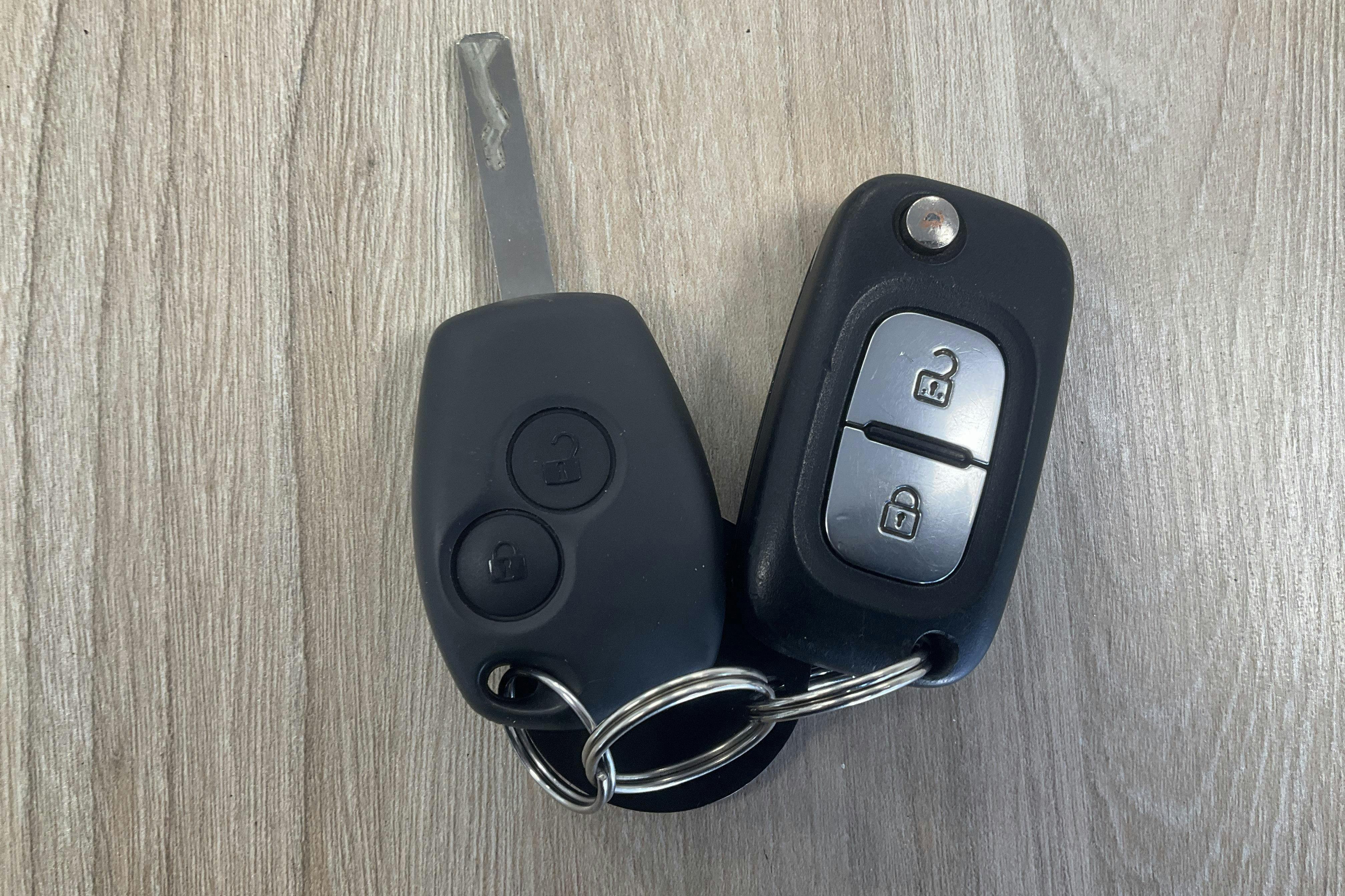 Vehicle Image 12