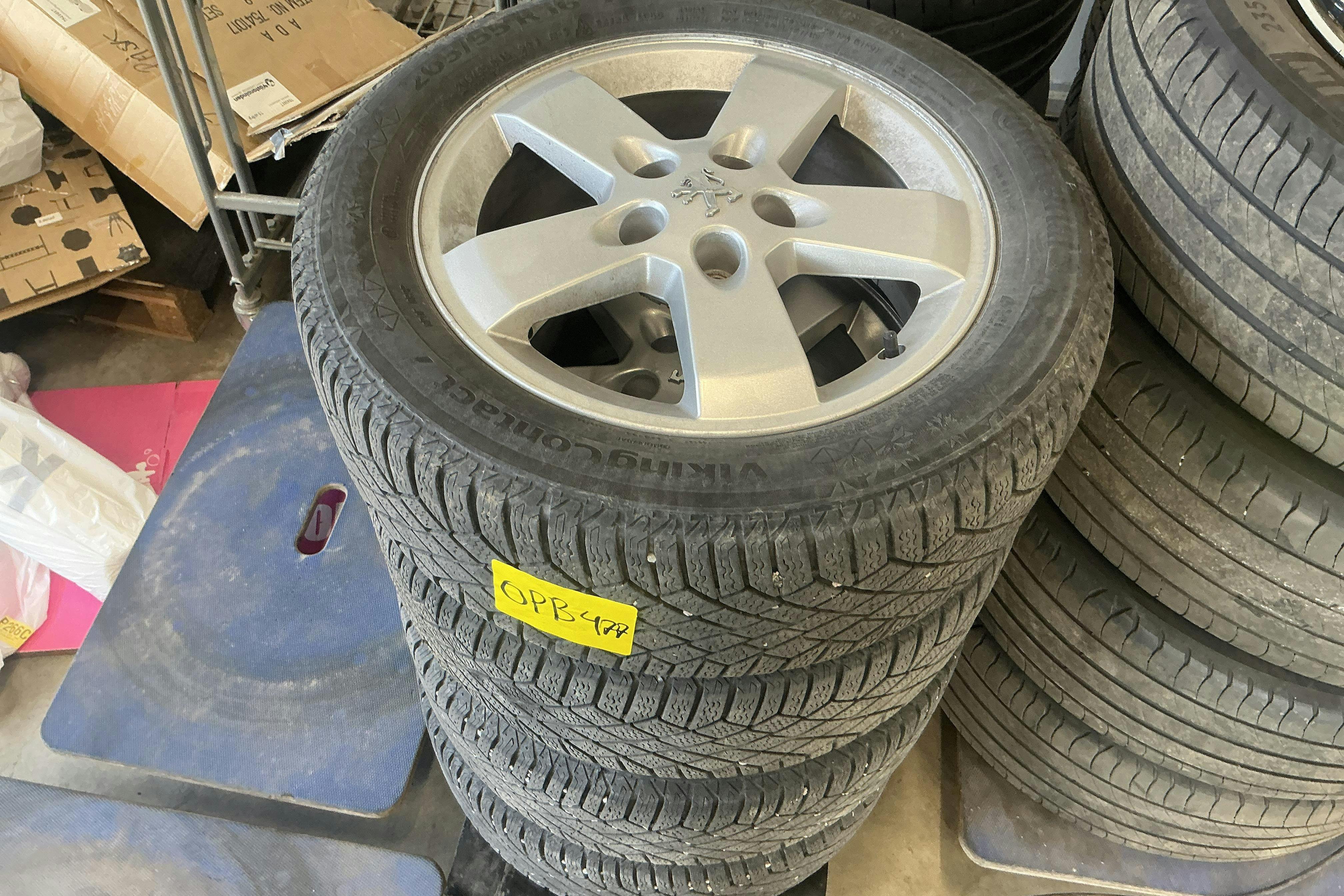 Vehicle Image 14
