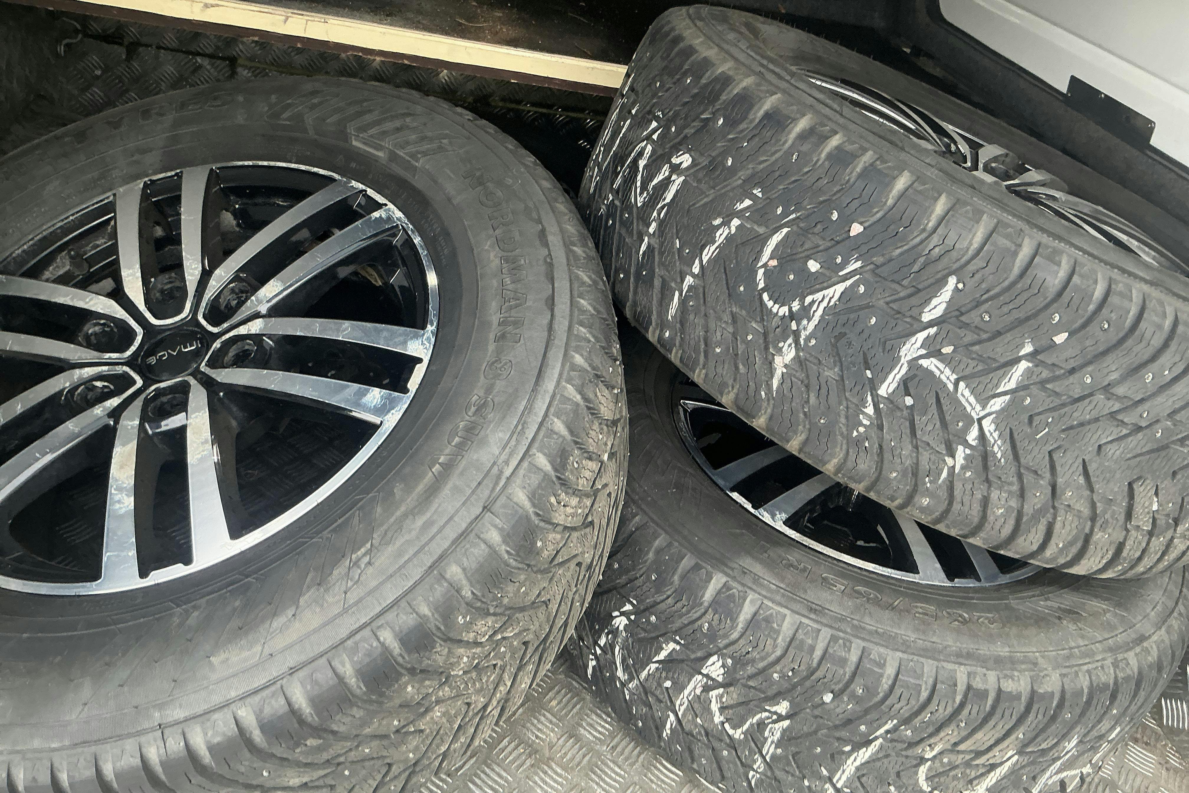 Vehicle Image 16