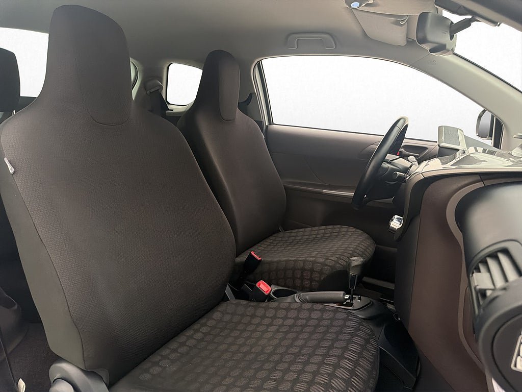 Vehicle Image 12