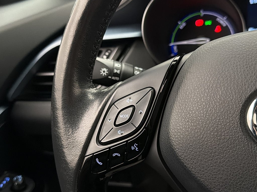 Vehicle Image 16
