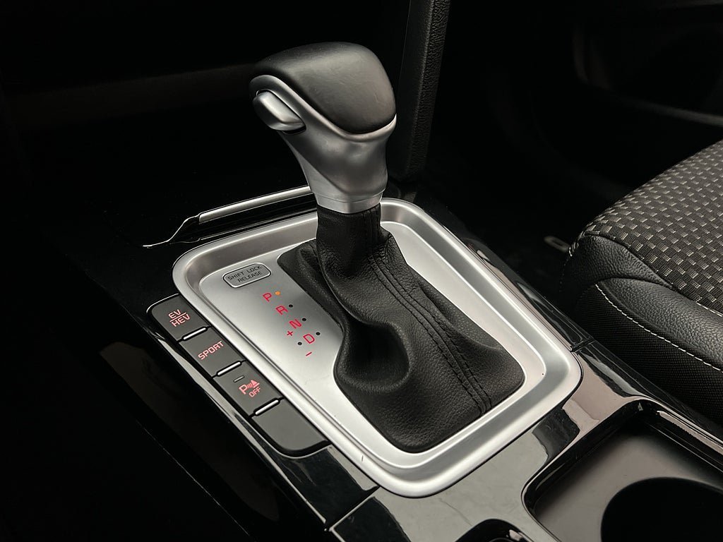 Vehicle Image 25