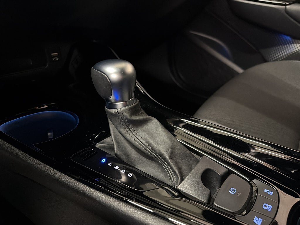 Vehicle Image 25